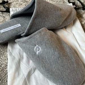 Peloton X Kassatex Slippers Womens size large barely worn.